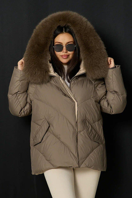 Молодежный пуховик с накладными карманами Молодежный пуховик с накладными карманами