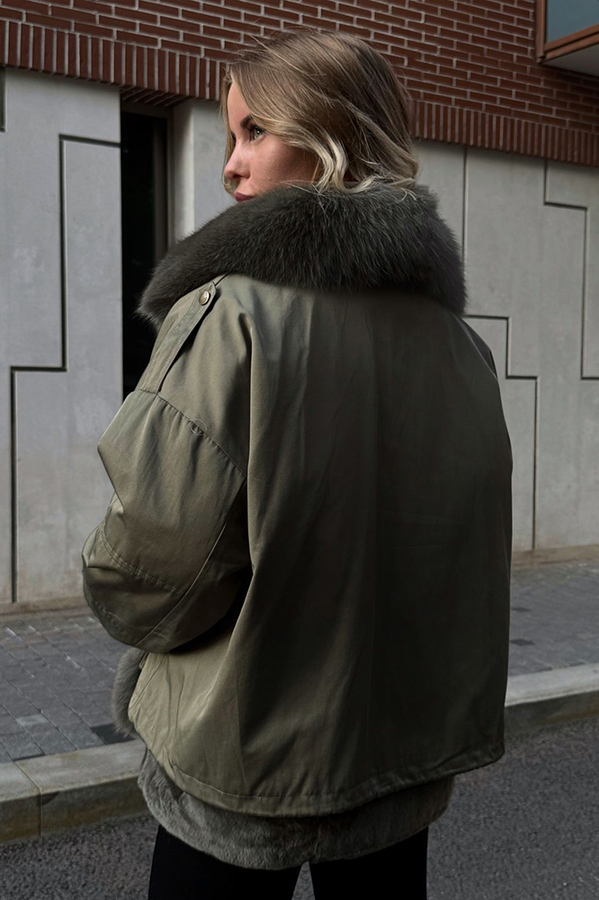 Молодежный женский пуховик 2025-2026 с песцом