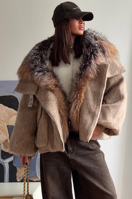 Зимнее пуховое - пальто с мехом чернобурки