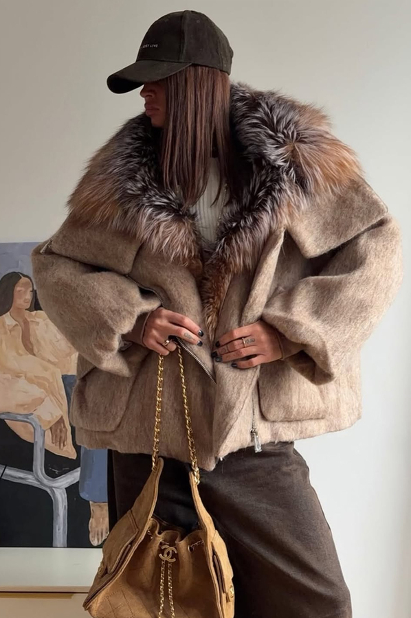 Зимнее пуховое - пальто с мехом чернобурки