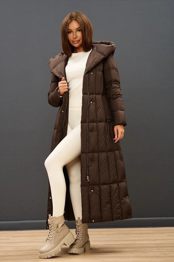 Красивый приталенный пуховик Vivilona