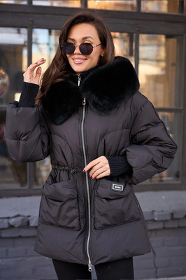 Утеплённое пальто с меховым воротником из песца