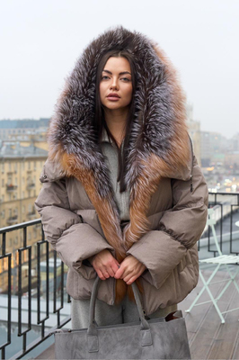 Пуховая куртка с мехом чернобурки