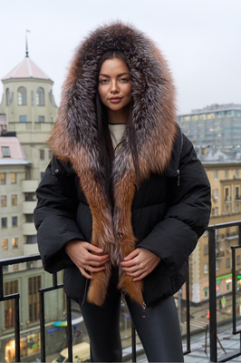 Зимнее пуховое пальто с мехом чернобурки