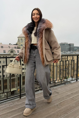 Зимний пуховик оверсайз с мехом чернобурки