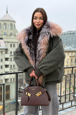 Теплый пуховик с накладными карманами