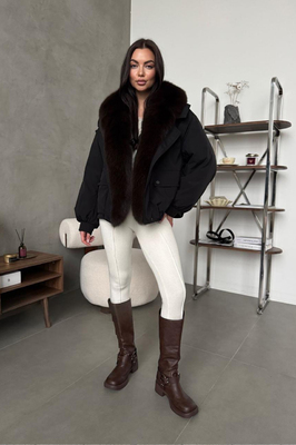 Женская пуховая куртка черного цвета